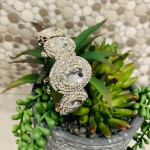 Beautiful crystal bangle in silver